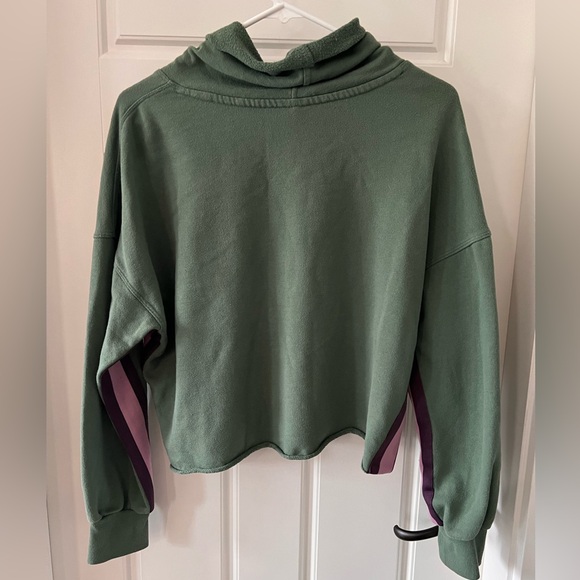 Calvin Klein crop Sweatshirt - Picture 2 of 6